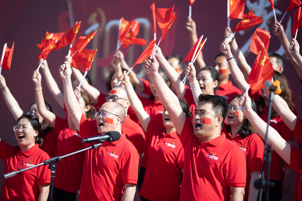 光耀先鋒·致敬力量—近200名黨員齊聚一堂，以唱紅歌的形式，致敬崢嶸歲月，獻禮百年征程，歌唱美好新時代，慶祝建黨100周年